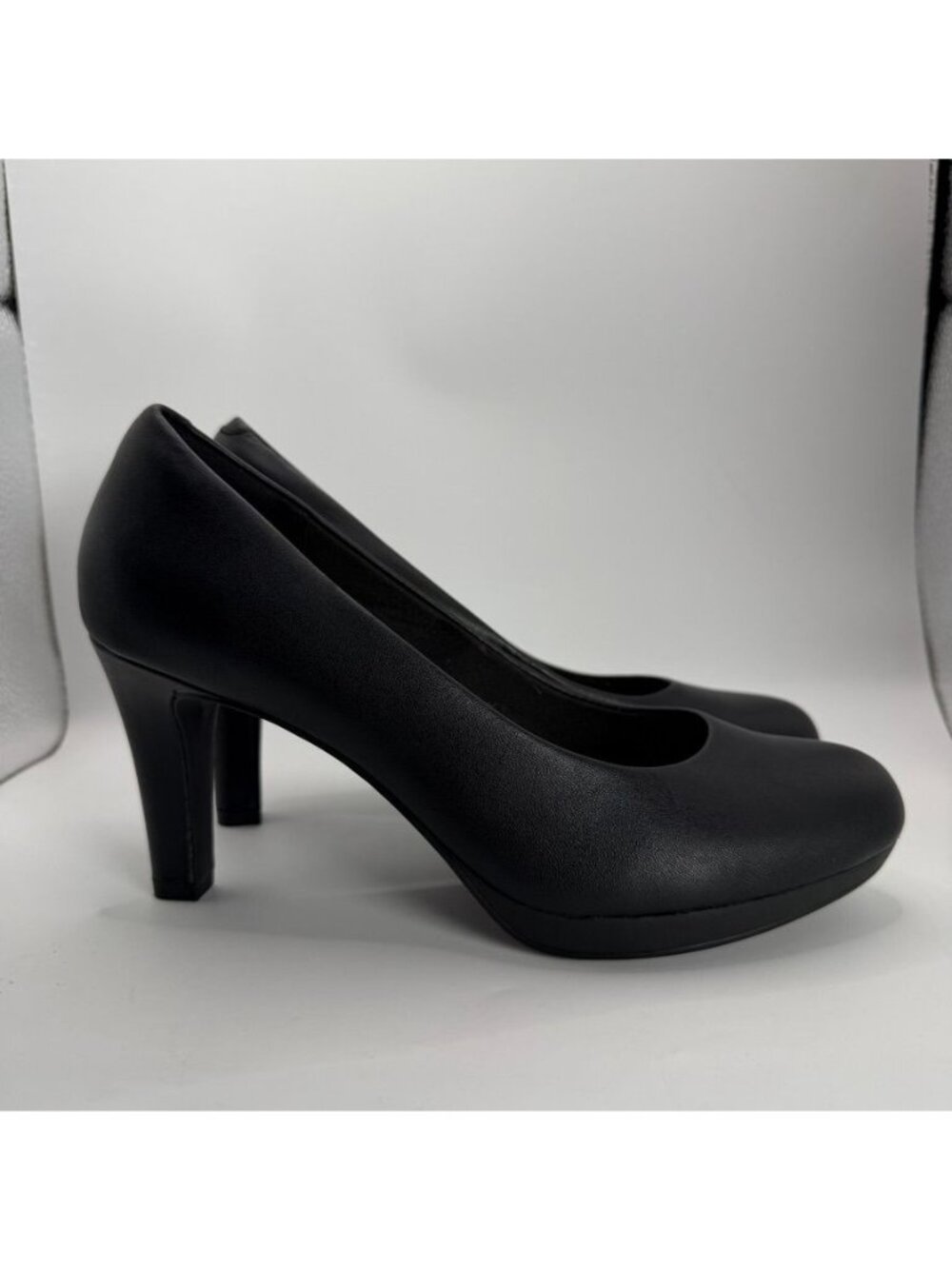 Clarks Collection Black Leather Pumps Soft Cushion Womens Heels Size 7 EU 37.5